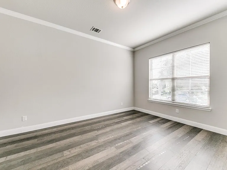 17660 Sequoia Dr — Photo 25