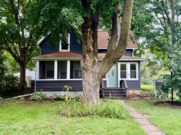 2211 Deets Rd, Sterling, IL 61081
