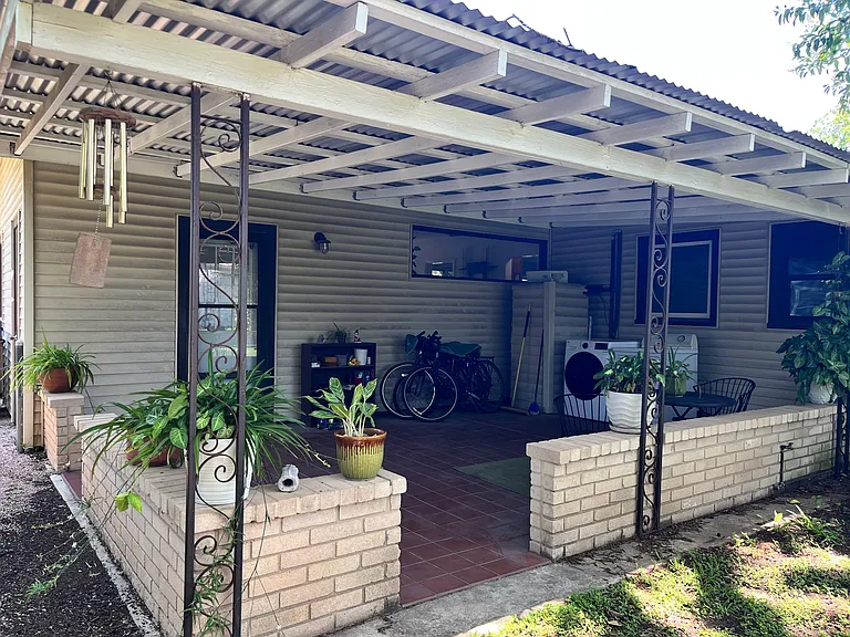 covered back patio with washer/dryer