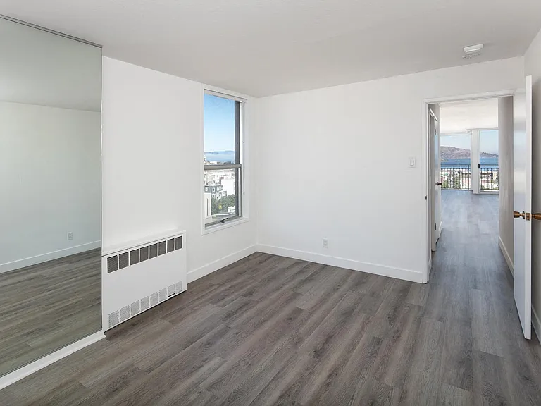 Crystal Tower Apartments — Photo 31