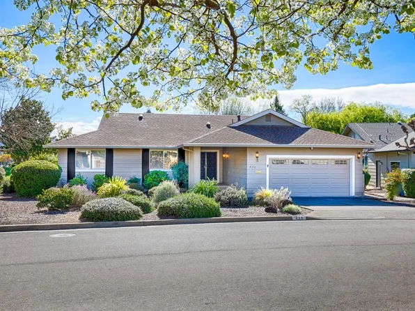 439 Twin Lakes Circle, Santa Rosa, CA 95409