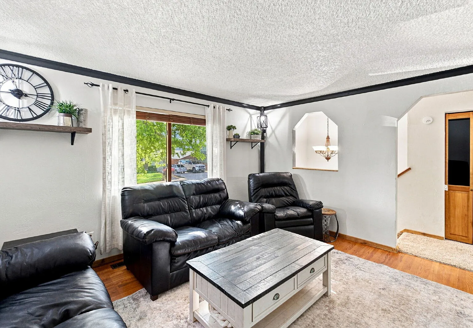 4 bed, 2.0 bath, 1714 sqft, $2,295 — Photo 4
