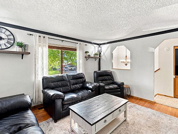 4th image of 702 Squire St