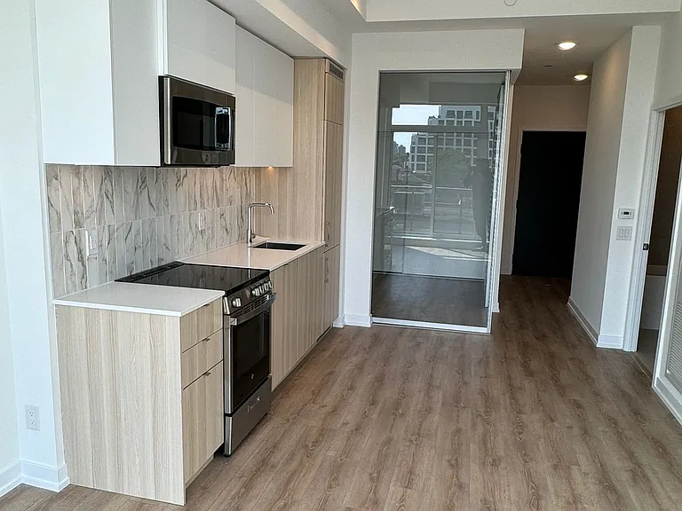 500 Dupont St #315 — Photo 20