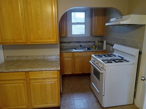 3rd image of 591 Nassau St