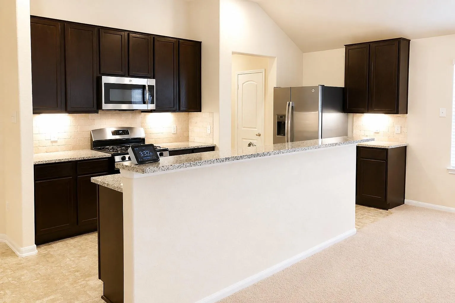 3 bed, 2.5 bath, 1716 sqft, $1,850 — Photo 2