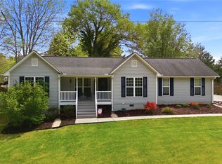 712 N Greenwich Dr, Walhalla, SC 29691