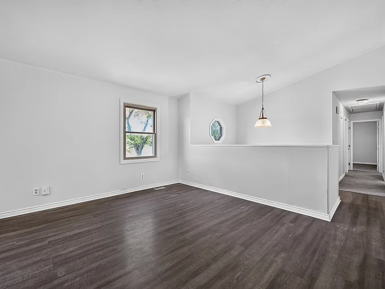 6611 Textile Rd — Photo 14