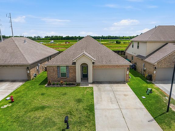 2nd image of 303 Oak Hampton Dr