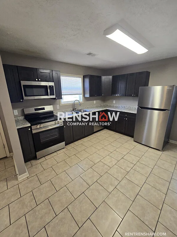 3 bed, 2.0 bath, 1176 sqft, $1,300 — Photo 4