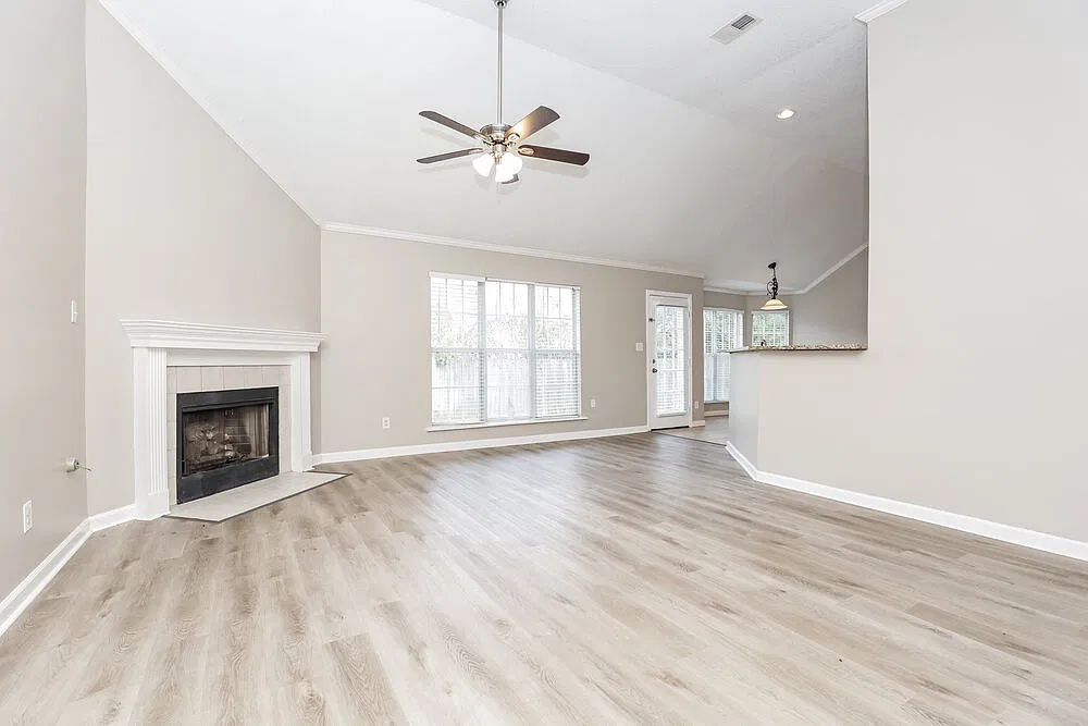 3 bed, 2.0 bath, 1854 sqft, $2,260 — Photo 4