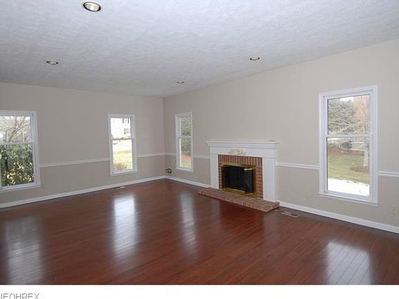 4th image of 3710 Greenbriar Dr