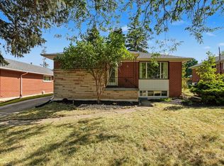 15 Carwyn Cres, Hamilton, ON L8S3H3