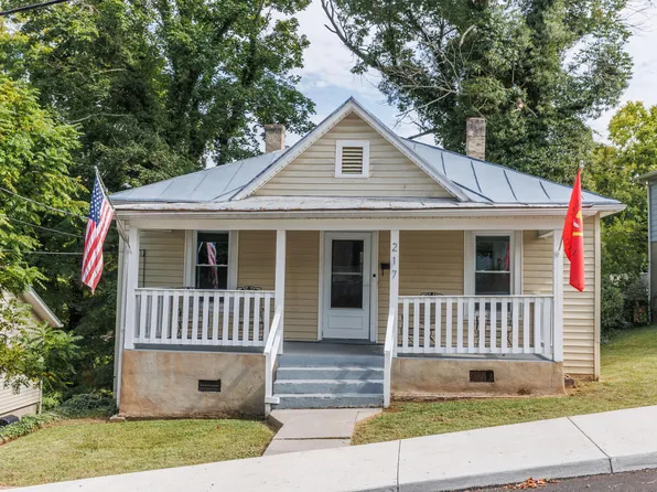 217 N Randolph St, Lexington, VA 24450