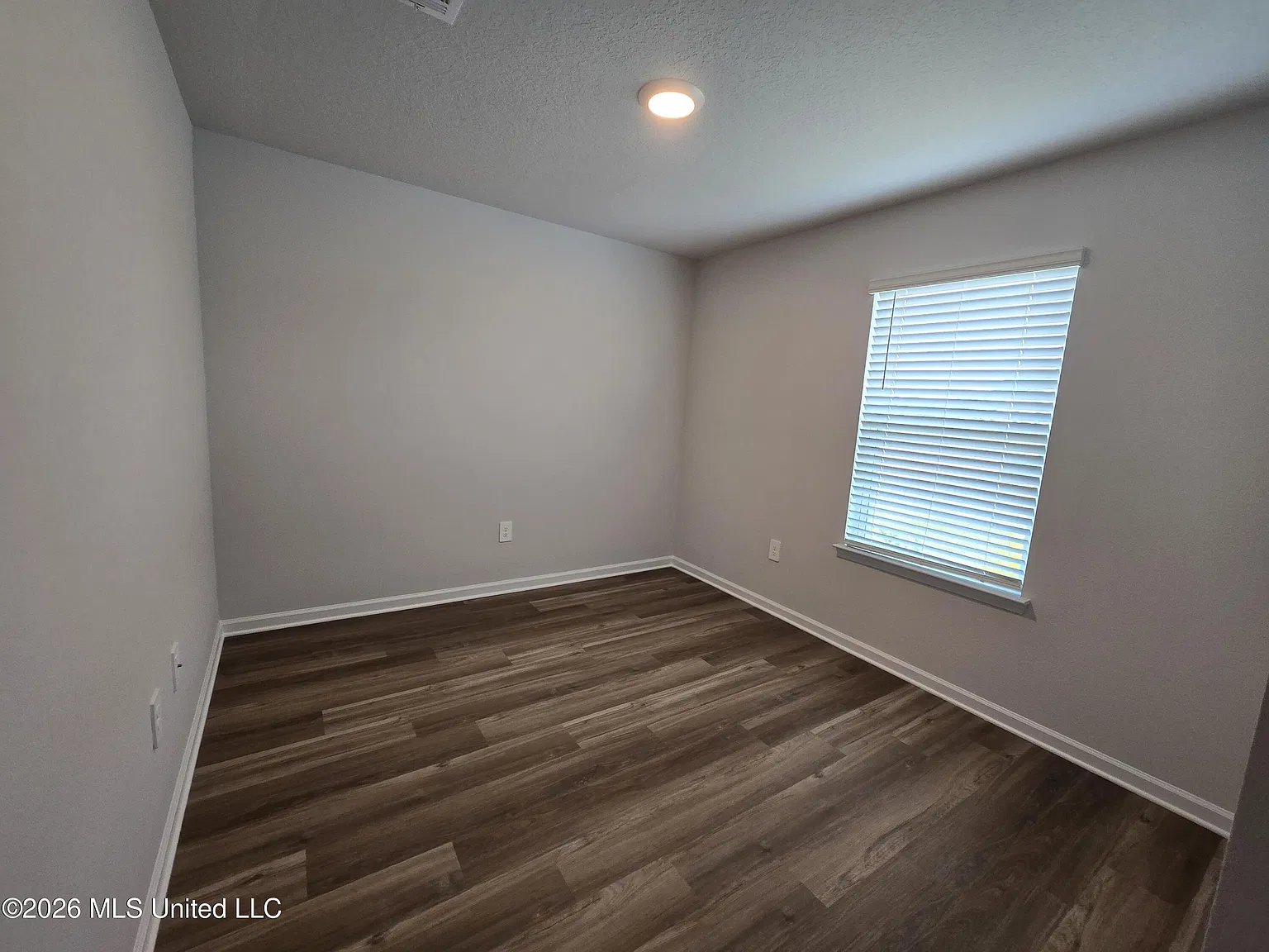 3 bed, 2.0 bath, 1650 sqft, $1,800 — Photo 3