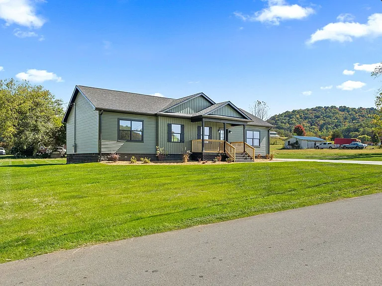 105 Bishop Hollow Rd — Photo 3