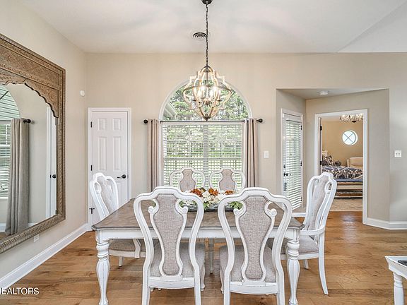 5th image of 2725 Knob Creek Ln
