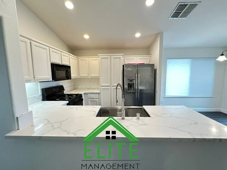 5620 Bridgecross Dr — Photo 4