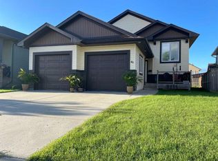 46 N Mackenzie Cres, Lacombe, AB T4L0B3