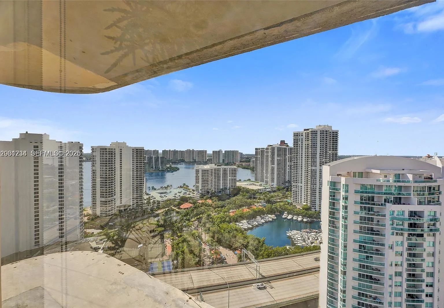 Turnberry Towers Condo — Photo 1