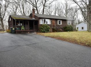 11 Hickory Ln, Webster, MA 01570