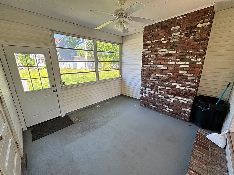 536 N Elm St — Photo 3