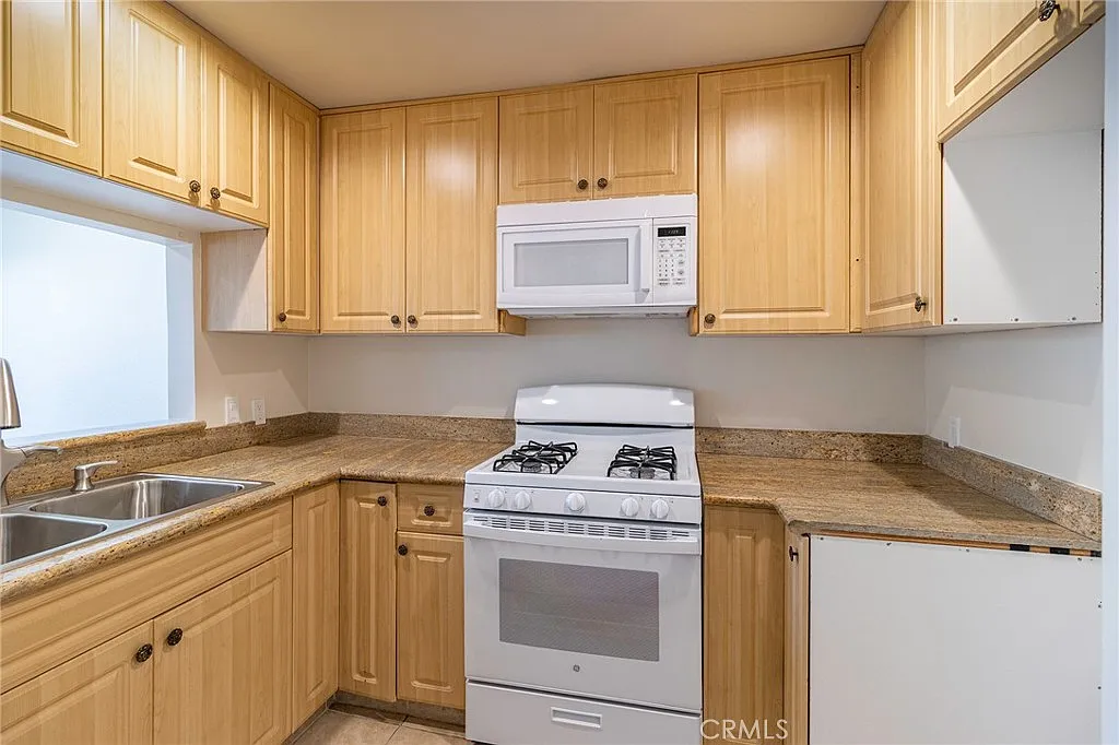 2 bed, 900 sqft, $2,875 — Photo 4