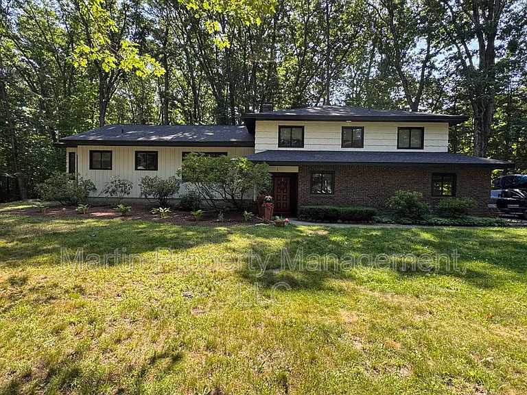 1 Cyr Cir — Photo 2