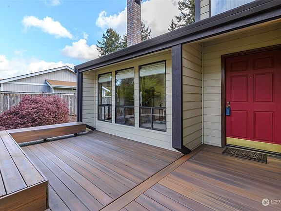 5th image of 702 Westminster Drive NE