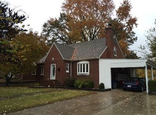 702 N 1st St, Fairfield, IL