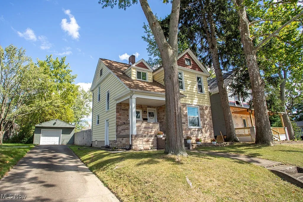 131 Gilbert Ave photo 1