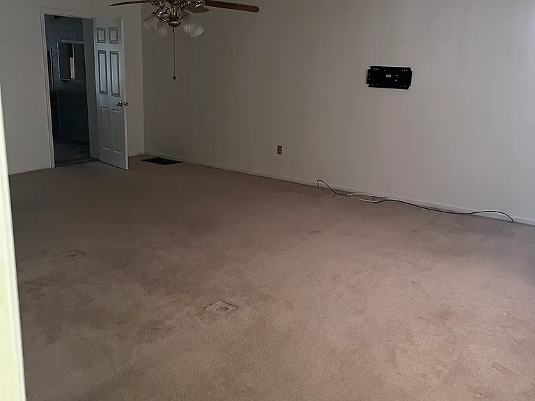 801 S Walker St — Photo 11
