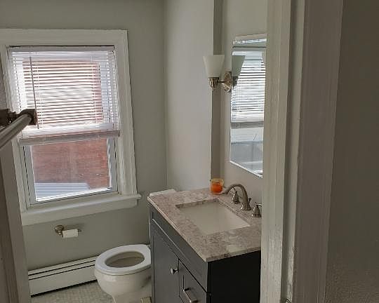 5th image of 68 W Jamaica Ave