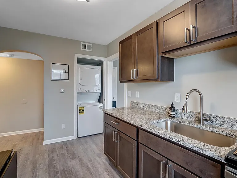 334 Helen St #7 — Photo 7