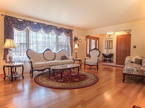 5th image of 1815 E Crabtree Dr