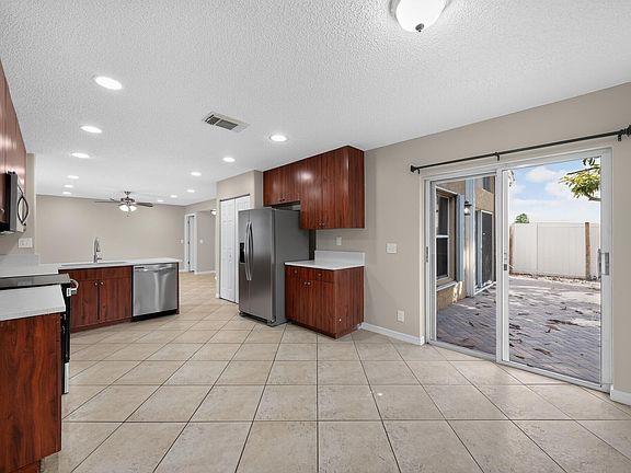 4th image of 5287 SW 38th Way