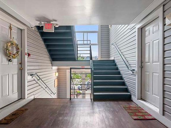 2nd image of 20 Greystone Ct