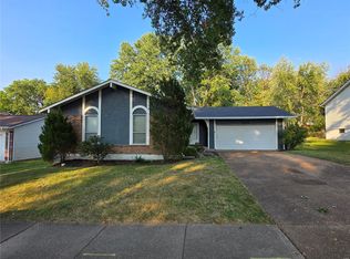 944 Bellestri Dr, Ballwin, MO