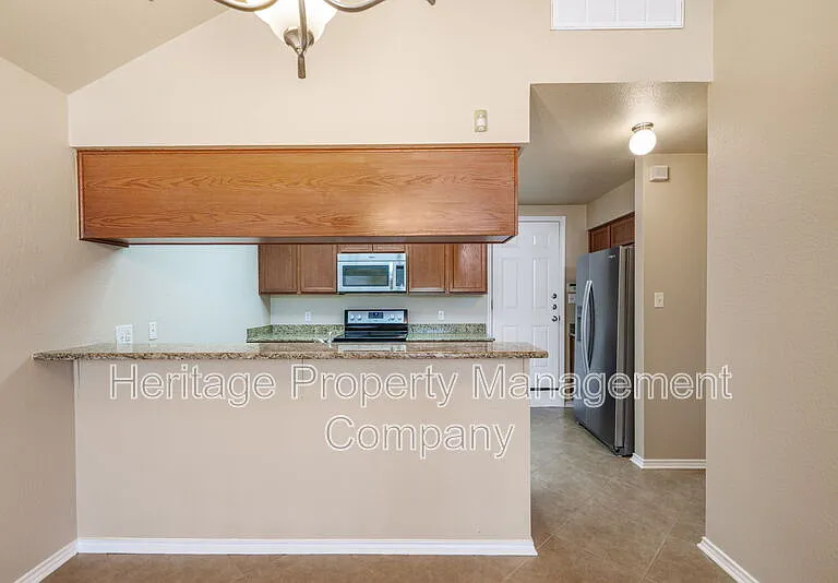 1932 Broken Oak St — Photo 8