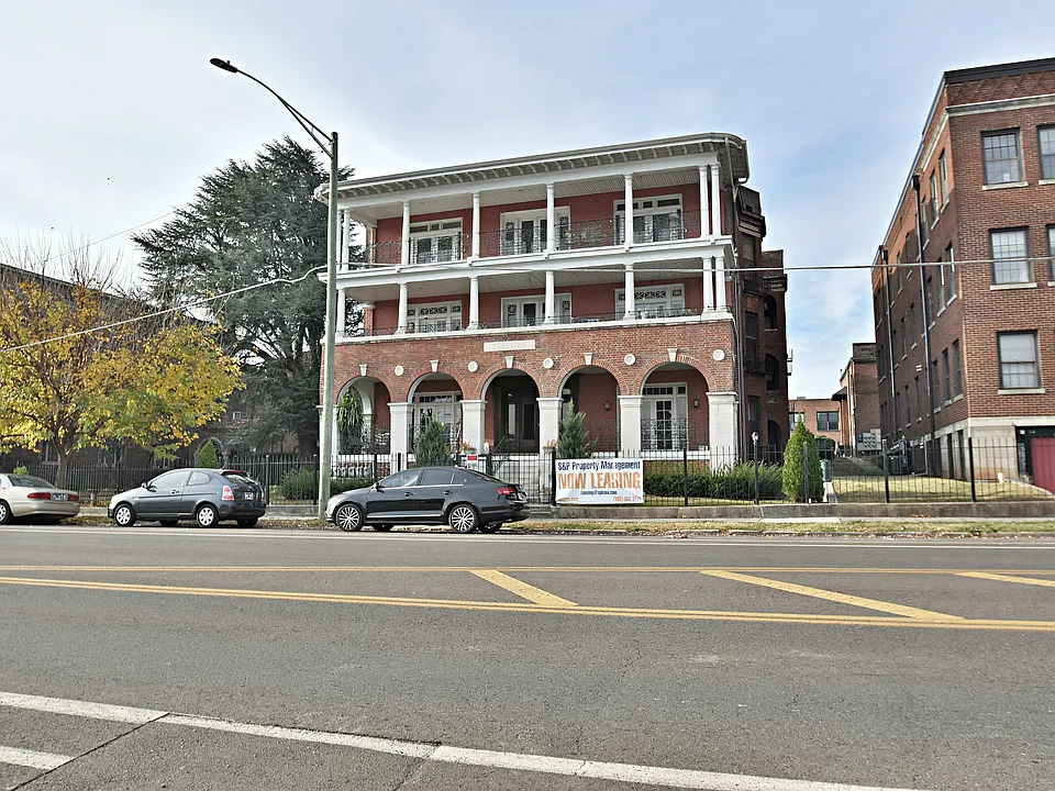 209 W 5th Ave #104