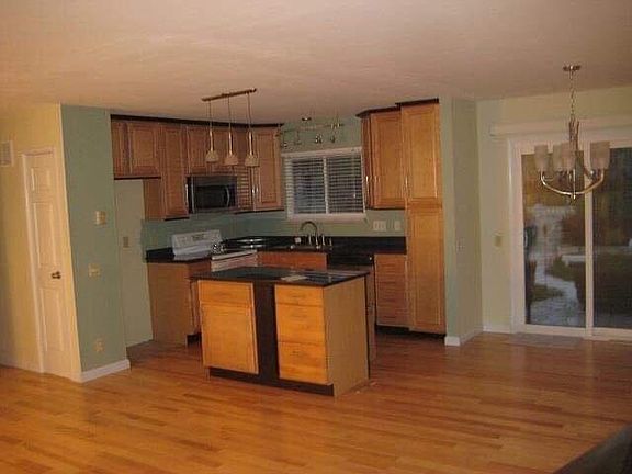 3rd image of 4620 Yorkchester Dr