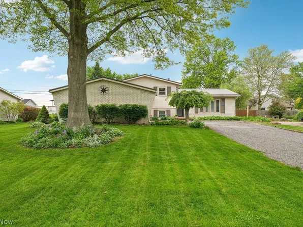 2212 Zircon St NE, Canton, OH 44721