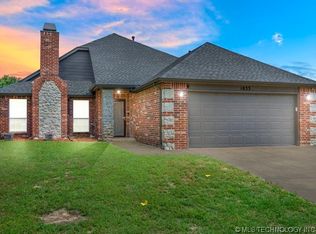 1833 S Maple Ave, Broken Arrow, OK 74012
