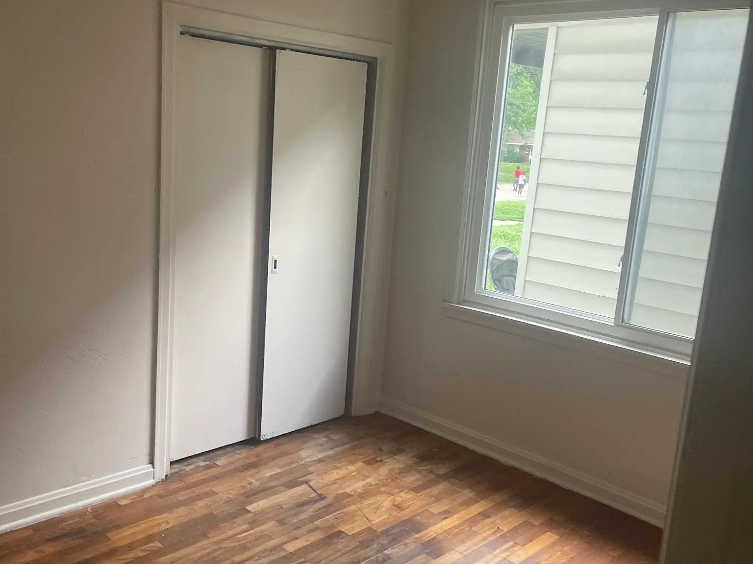 3 bed, 1200 sqft, $1,000 — Photo 4