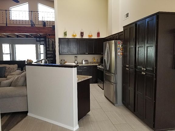 5th image of 2409 Avery Ln