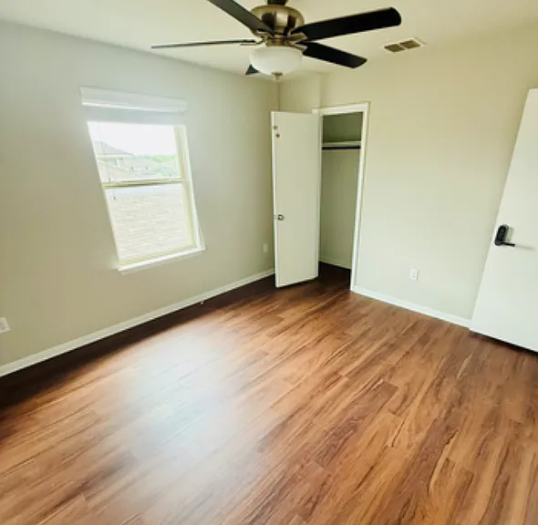 400 Eagle Brook Ln — Photo 8