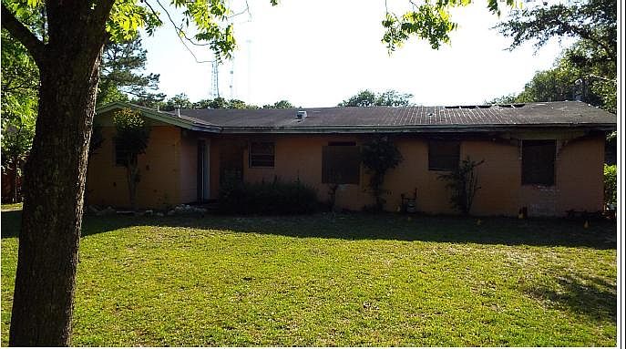 1st image of 204 Combs Manor Ct