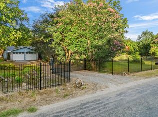 945 Batchler Rd, Red Oak, TX 75154