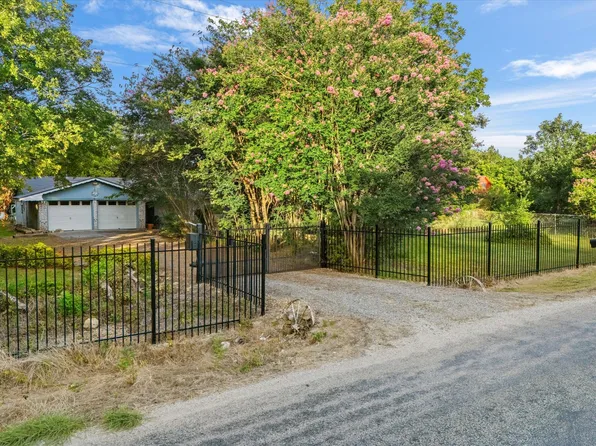 945 Batchler Rd, Red Oak, TX 75154
