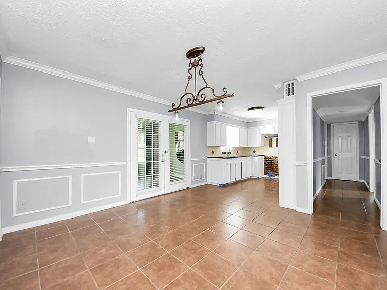 2513 Leslie St — Photo 33